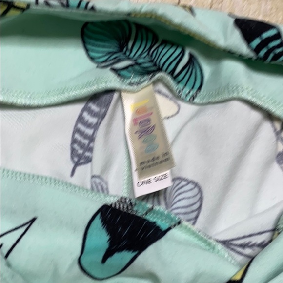 LuLaRoe Feather Leggings - Picture 4 of 5